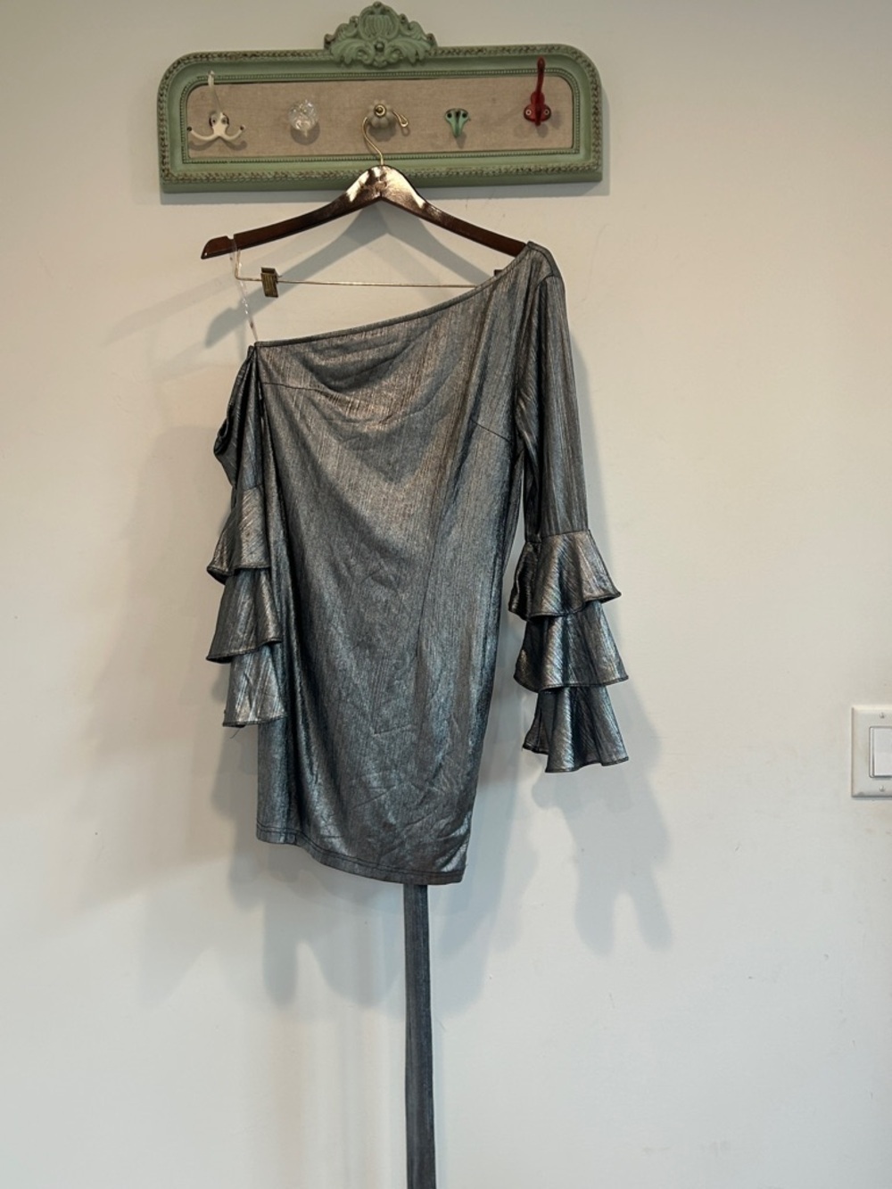 Tea n Cup Metallic Silver One-Shoulder Mini Dress Tiered Ruffle Sleeves small